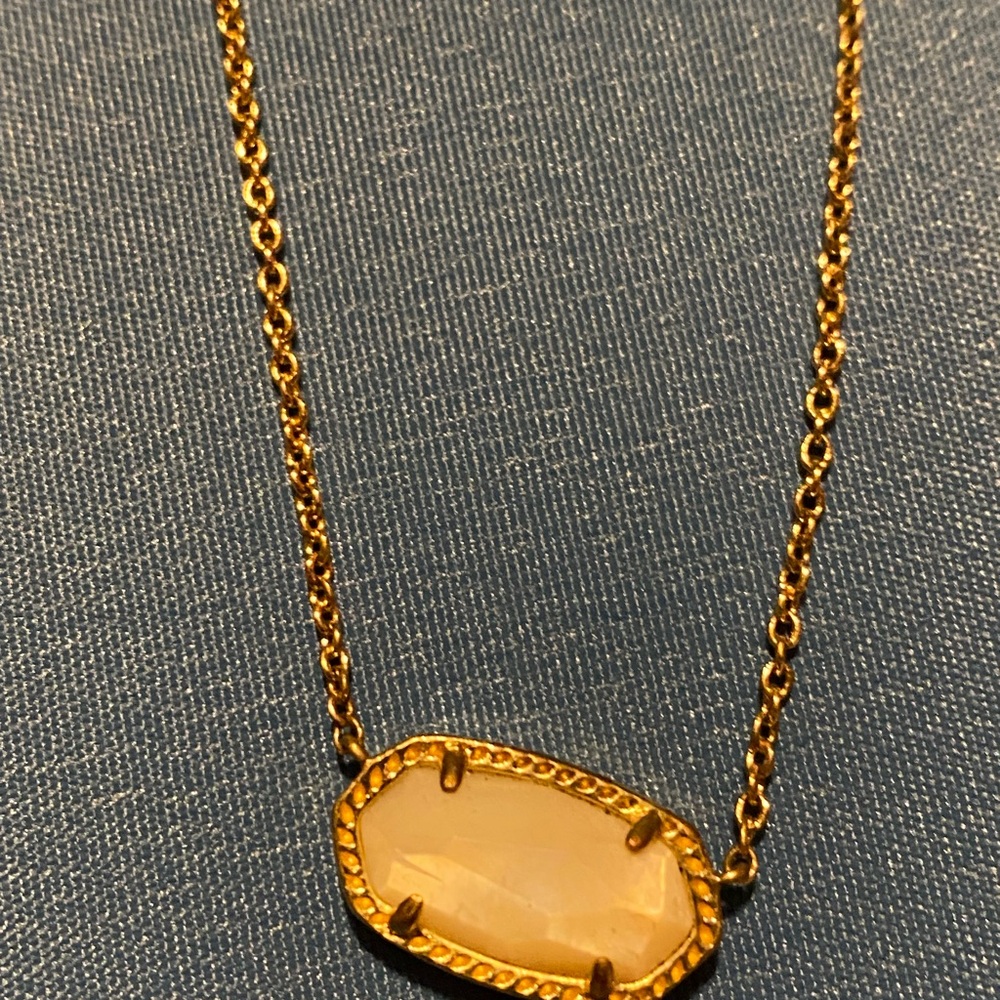 Kendra Scott necklace